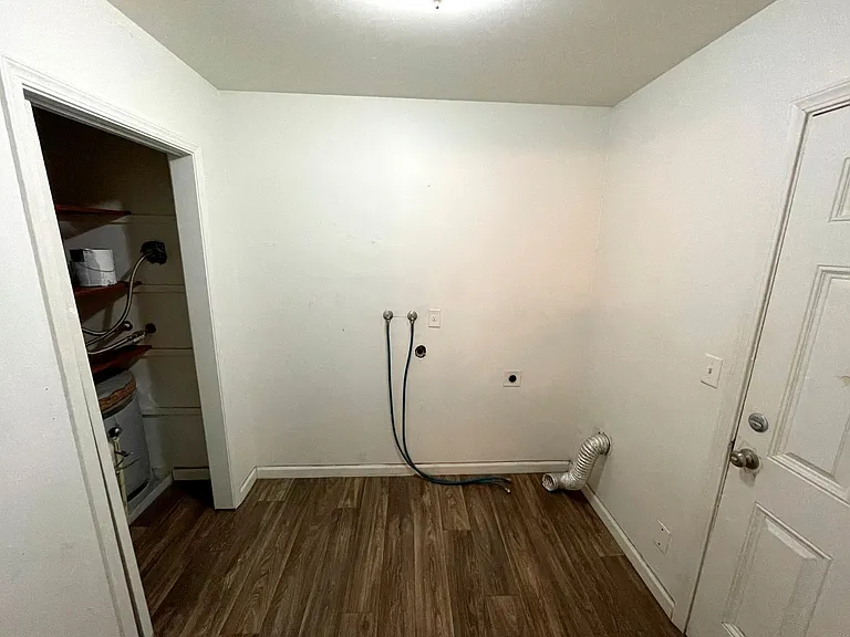 Fantastic 1 Bedroom Apartment in St Johns with Updated Kitchen — Photo 12