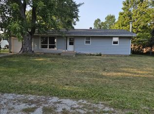 305 W Poplar St, Heyworth, IL 61745