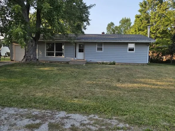 305 W Poplar St, Heyworth, IL 61745