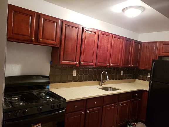 3rd image of 241 E 28th St #2