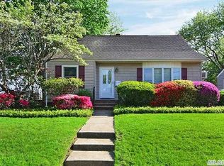 5 Wellfleet Rd, East Rockaway, NY 11518