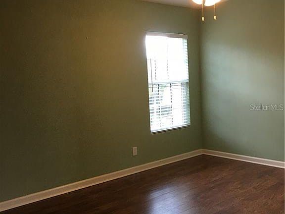 3rd image of 802 Carlyle Ln