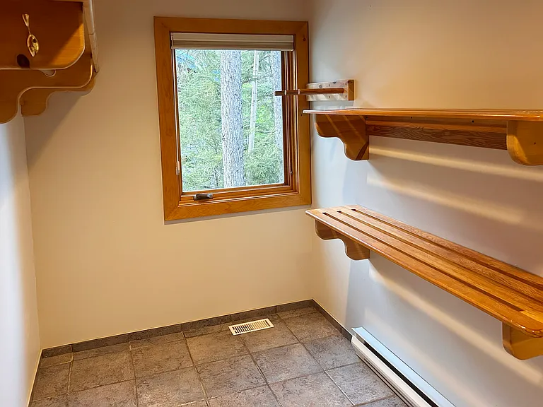 8261 Valley Dr — Photo 34