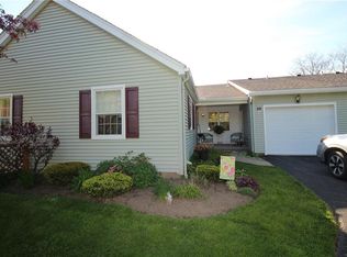 24 Braintree Cres, Penfield, NY 14526