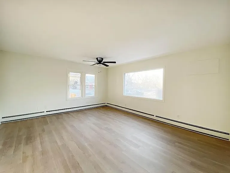 Bright Livingroom with celling fan