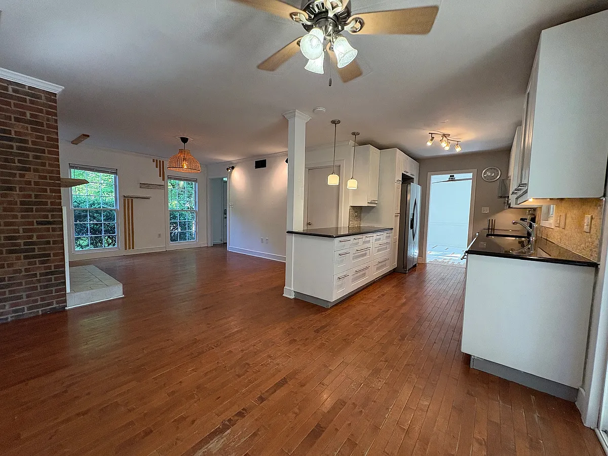 Building Photo - 4128 Saxonbury Way