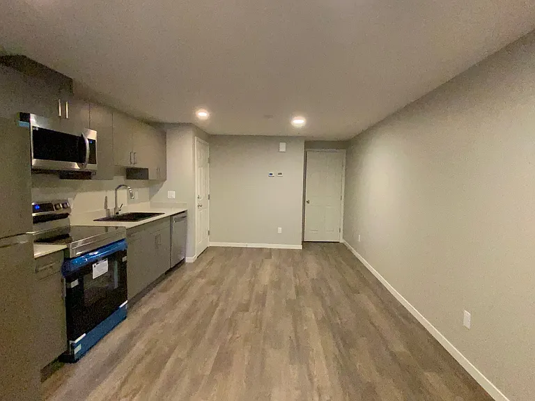 15642 19th Ave SW — Photo 2