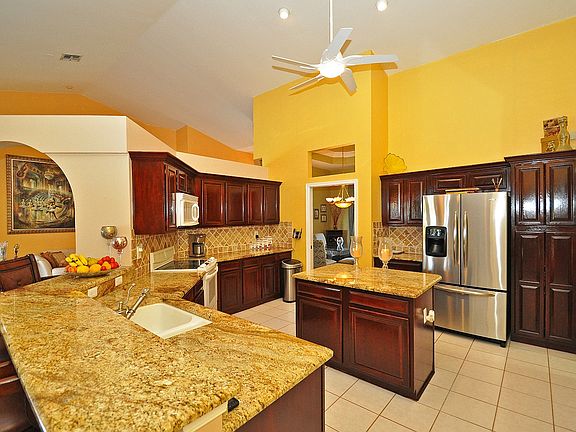 5th image of 296 Lambton Ln