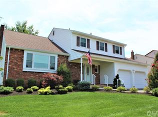 3 Vauxhall Ct, Edison, NJ 08820