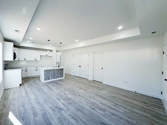 5th image of 285 Scenic Ave