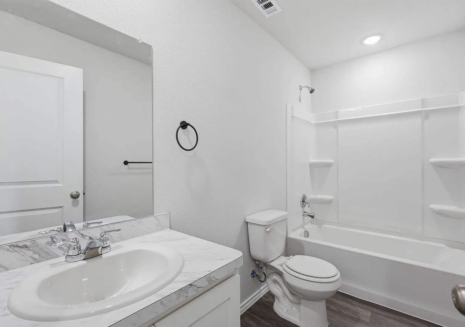 Contemporary in Cleburne! — Photo 4