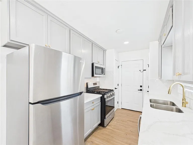 607 Foch St #A — Photo 4