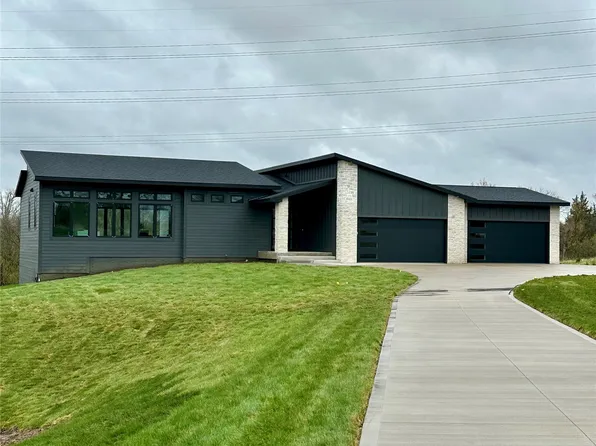 2188 114th Ct, Winterset, IA 50273