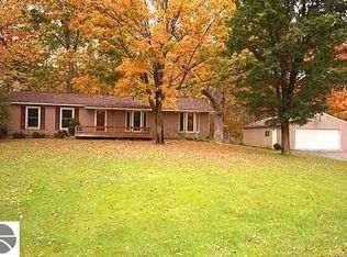 11658 Beechwood Dr, Kewadin, MI 49648