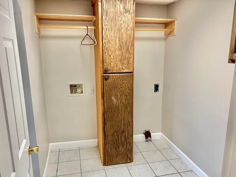 1023 Justus Dr — Photo 8