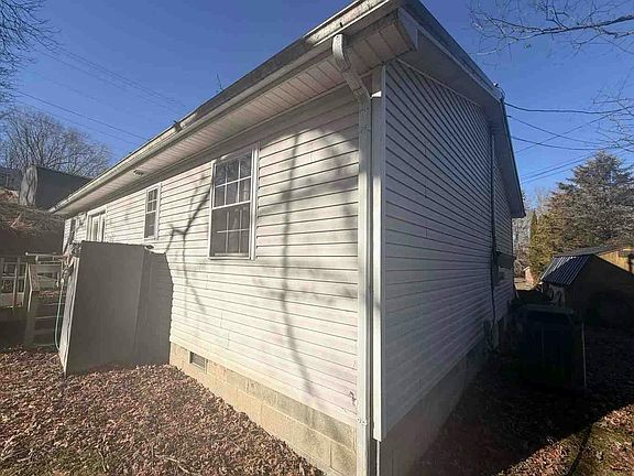 3rd image of 208 2nd St