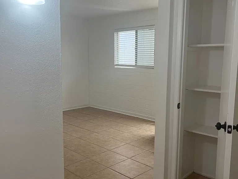 1433 S Kenneth Pl — Photo 8