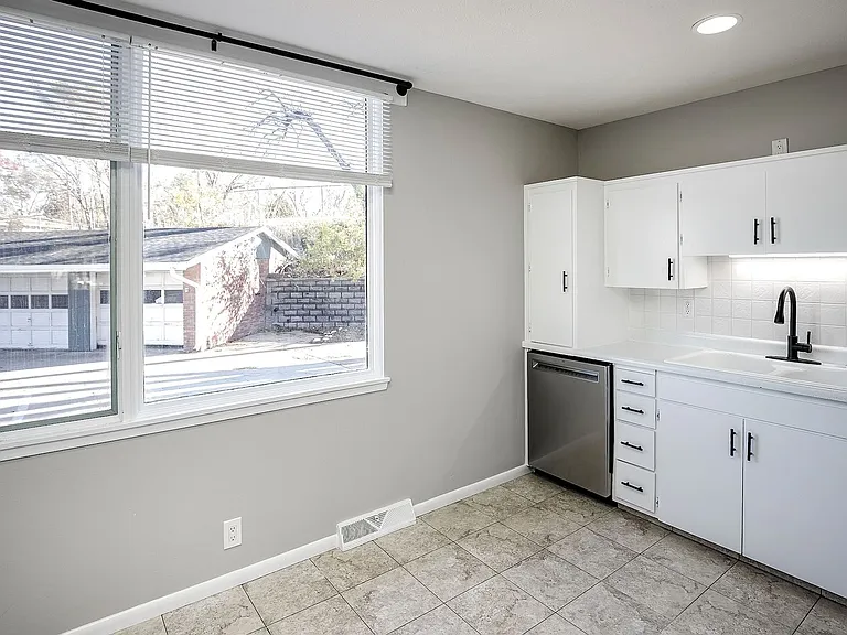 4815 S 131st St #15 — Photo 4
