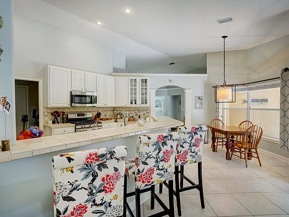 4th image of 1081 Egret Cir N