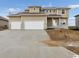 8614 Legacy St, Papillion, NE 68046