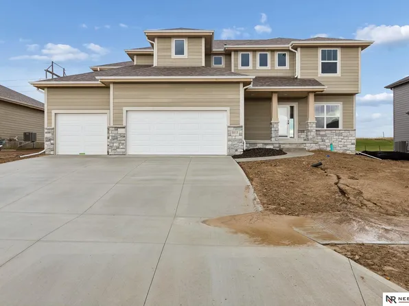 8614 Legacy St, Papillion, NE 68046