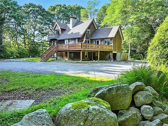 2nd image of 130 S Niantic Dr