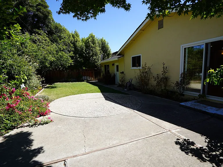 1185 Countess Ct — Photo 27