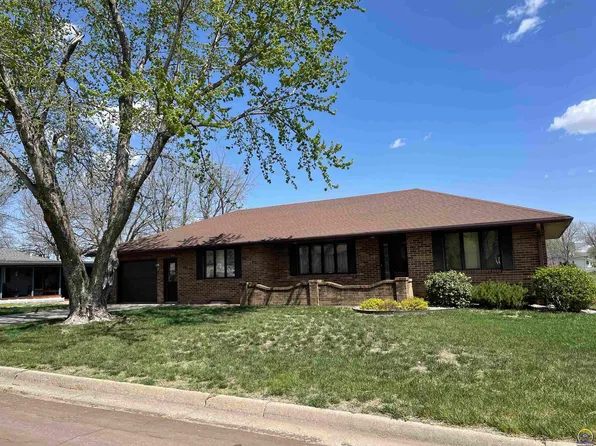907 N 6th St, Seneca, KS 66538