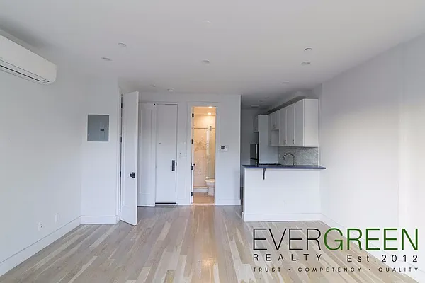 Rented by Evergreen Apartments BK | media 26