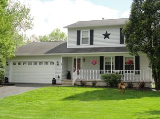 17 Baltusrol Dr, Clifton Park, NY 12065
