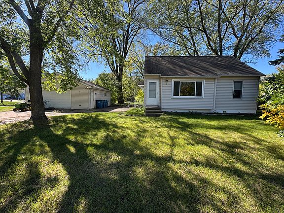 3rd image of 1 Pine Dr