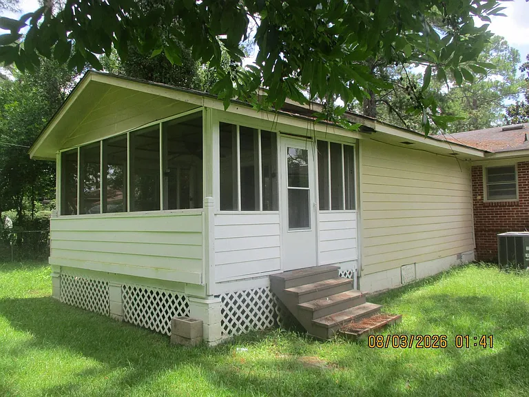 1925 W Whitney Ave — Photo 3