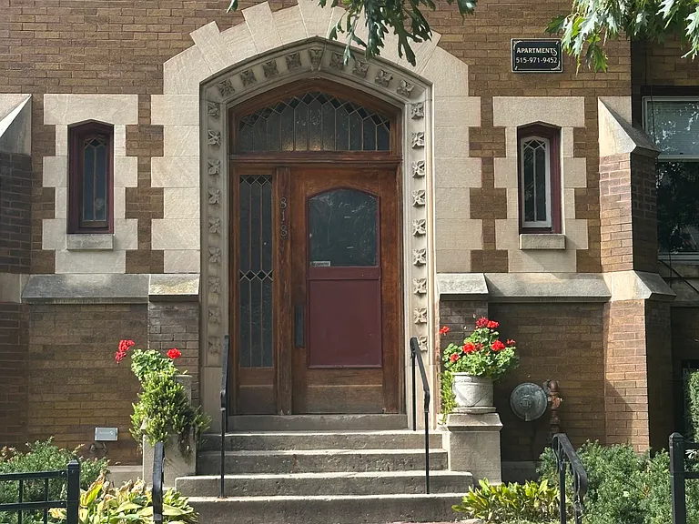 818 18th St — Photo 3