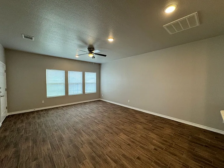 5403 Rose Garden Loop — Photo 4