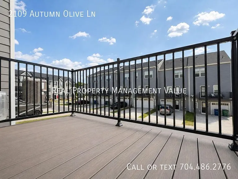 2109 Autumn Olive Ln — Photo 9