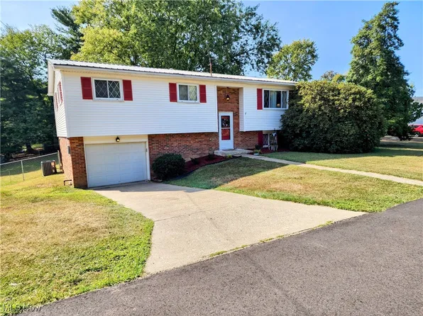 487 Pahlhurst Plz, Parkersburg, WV 26101