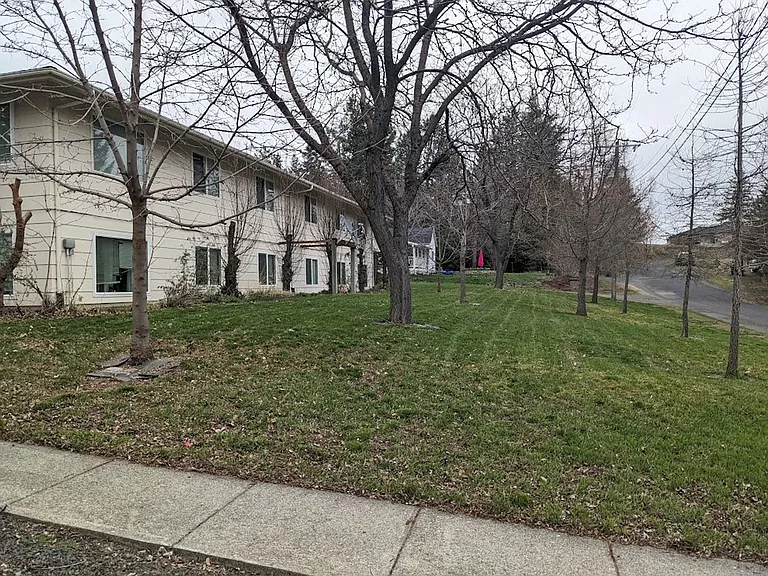 412 N Fir St — Photo 2