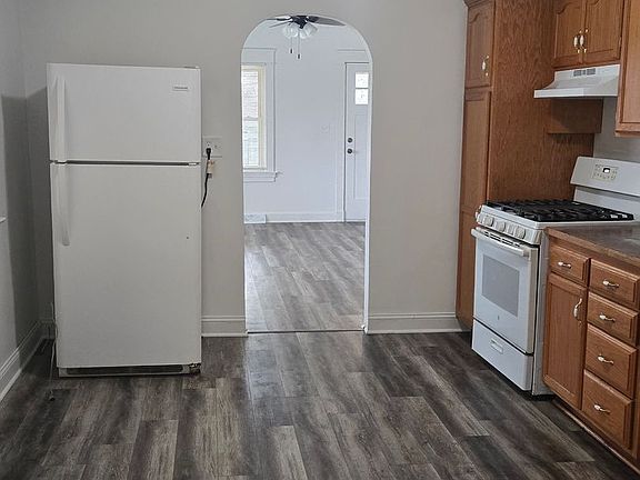 5th image of 7922 Metropolitan Ave