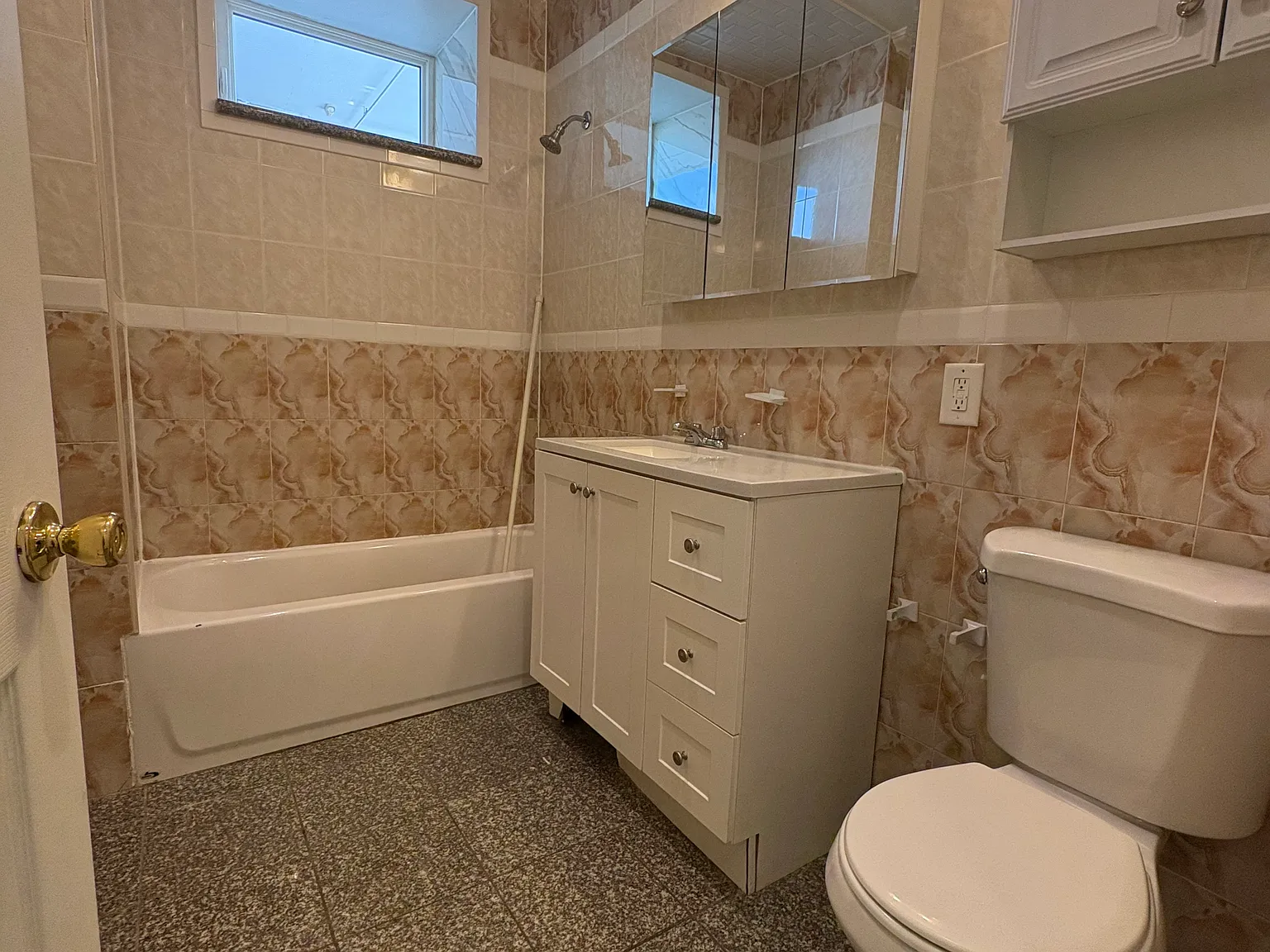 2 bed, $2,000 — Photo 3