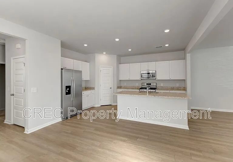 1465 Central Ave — Photo 4