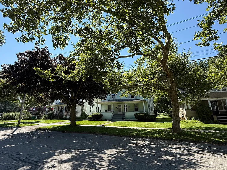 28 Brooklyn Ave — Photo 26