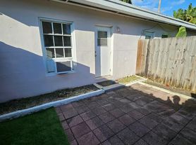 1100 NE 12th Ave
