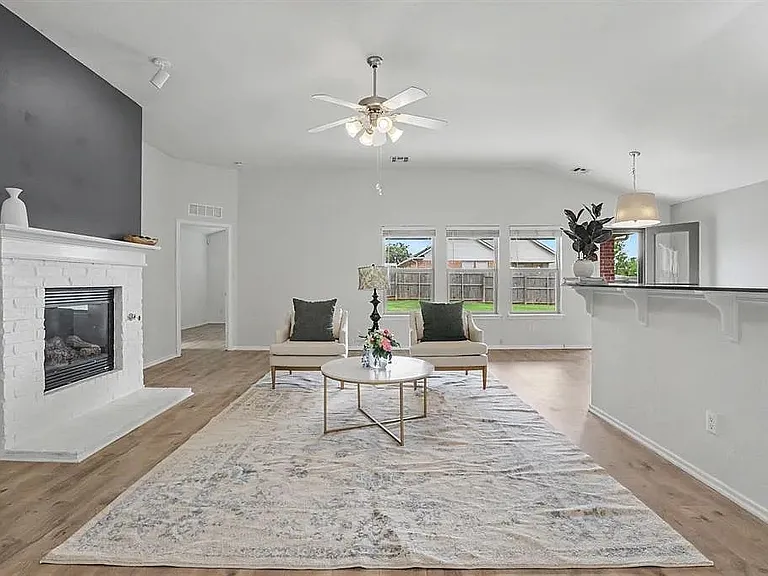 2520 NW 182nd St — Photo 8