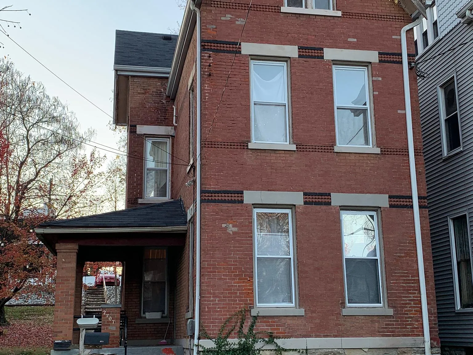 4 bed, $3,000 — Photo 1