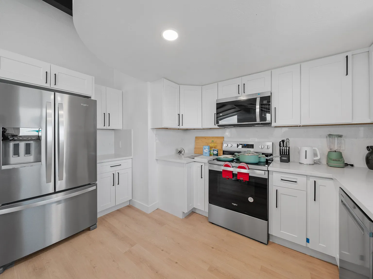 2 bed, 1.5 bath, $5,900 — Photo 4