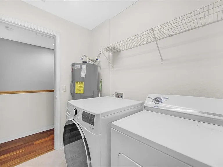 6928 Hawthorne Trace Ln — Photo 5