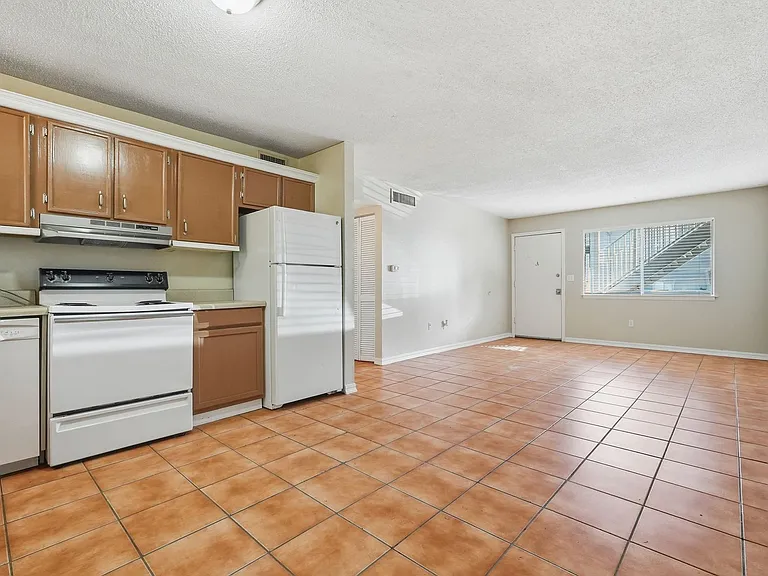 201 College Blvd E #11 — Photo 18