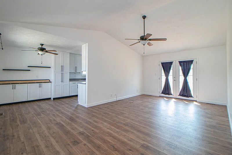 3 bed, 2.0 bath, 1100 sqft, $1,395 — Photo 2