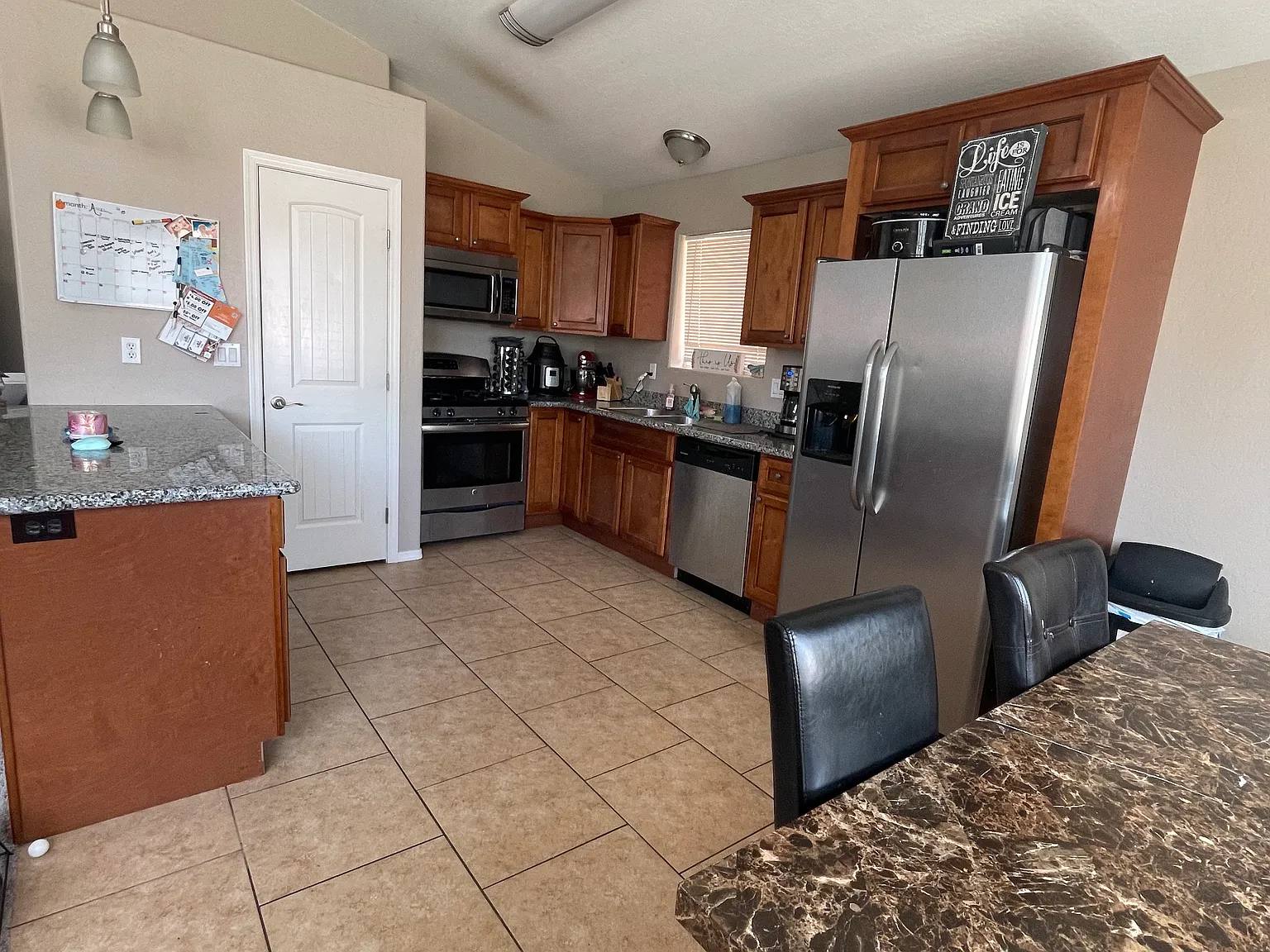 3 bed, 1800 sqft, $2,100 — Photo 4