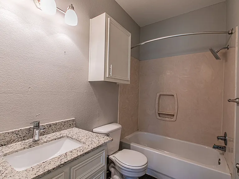1521 Bagby Ave #D — Photo 11